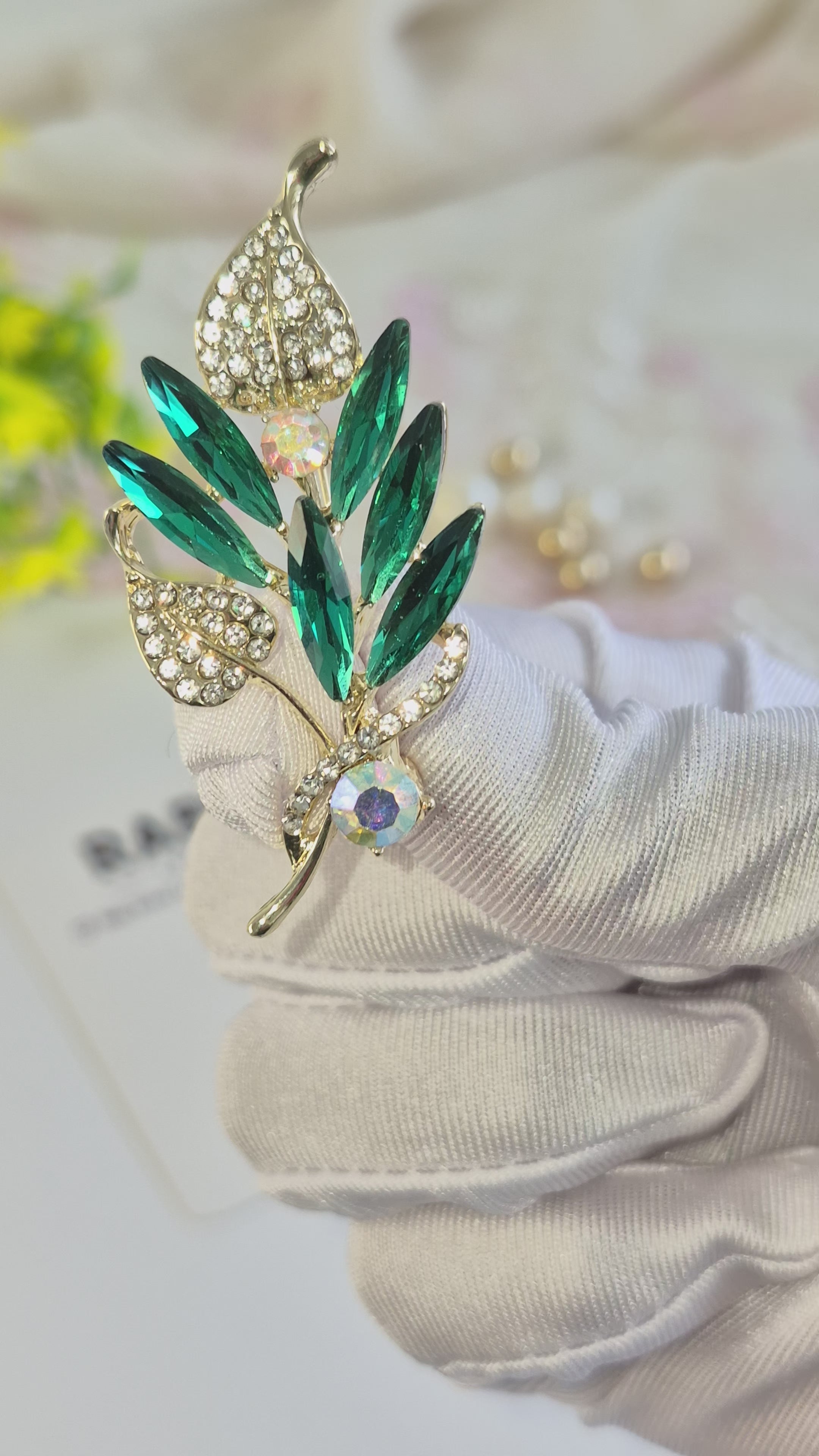 Emerald Green Leaf Brooch/Hijab pin