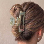 Tiana’s Water Lily Sweet Charm Claw Clip