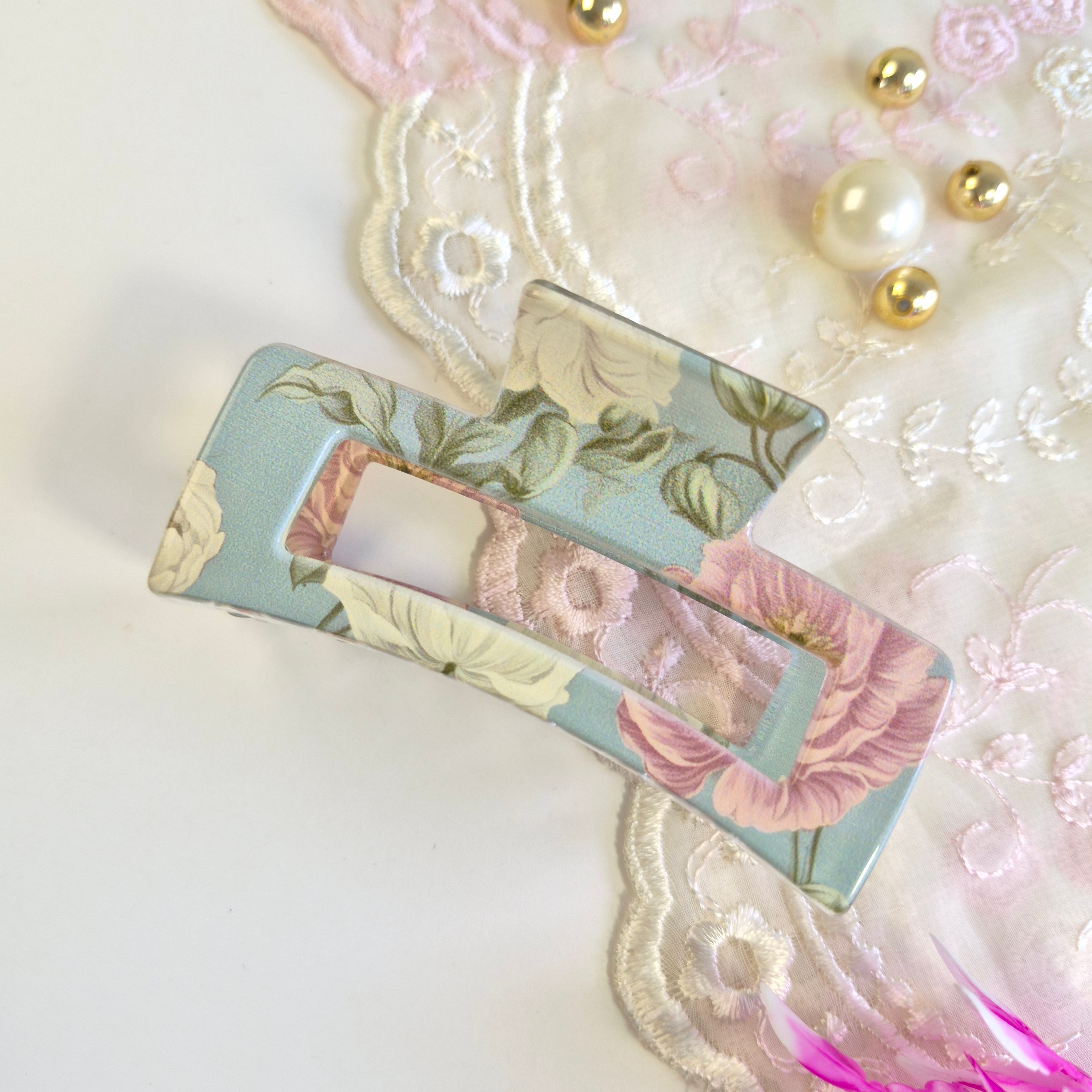 Tiana’s Water Lily Sweet Charm Claw Clip