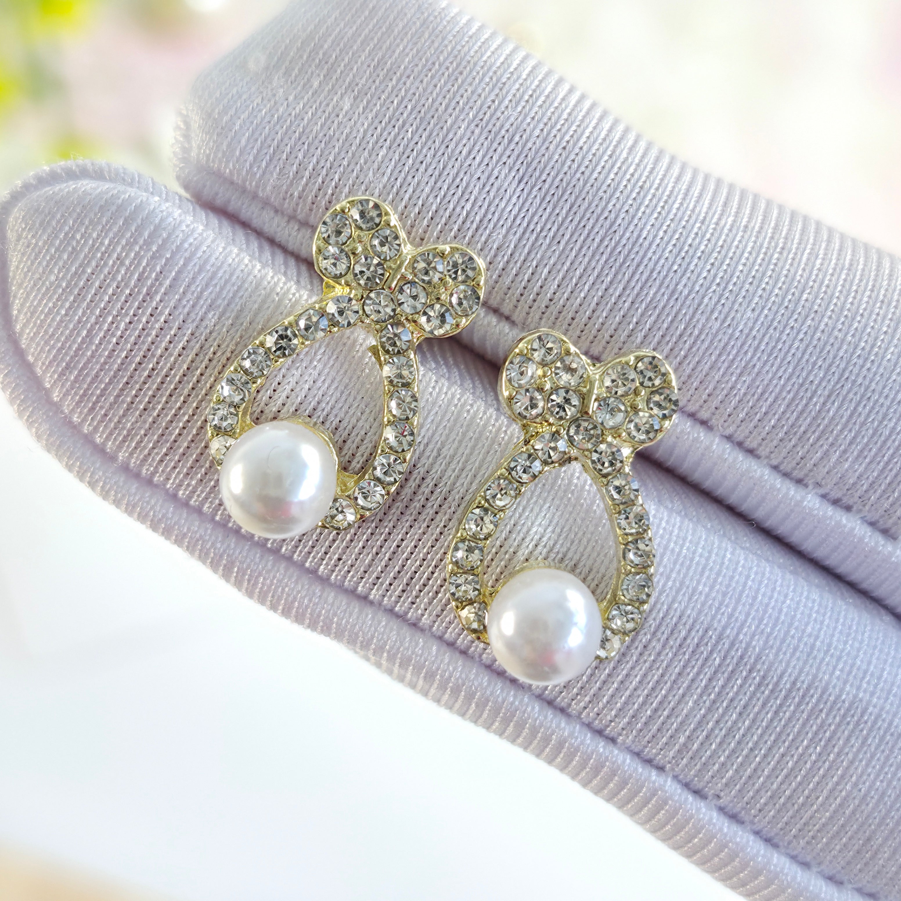 Bow Pearl Studs