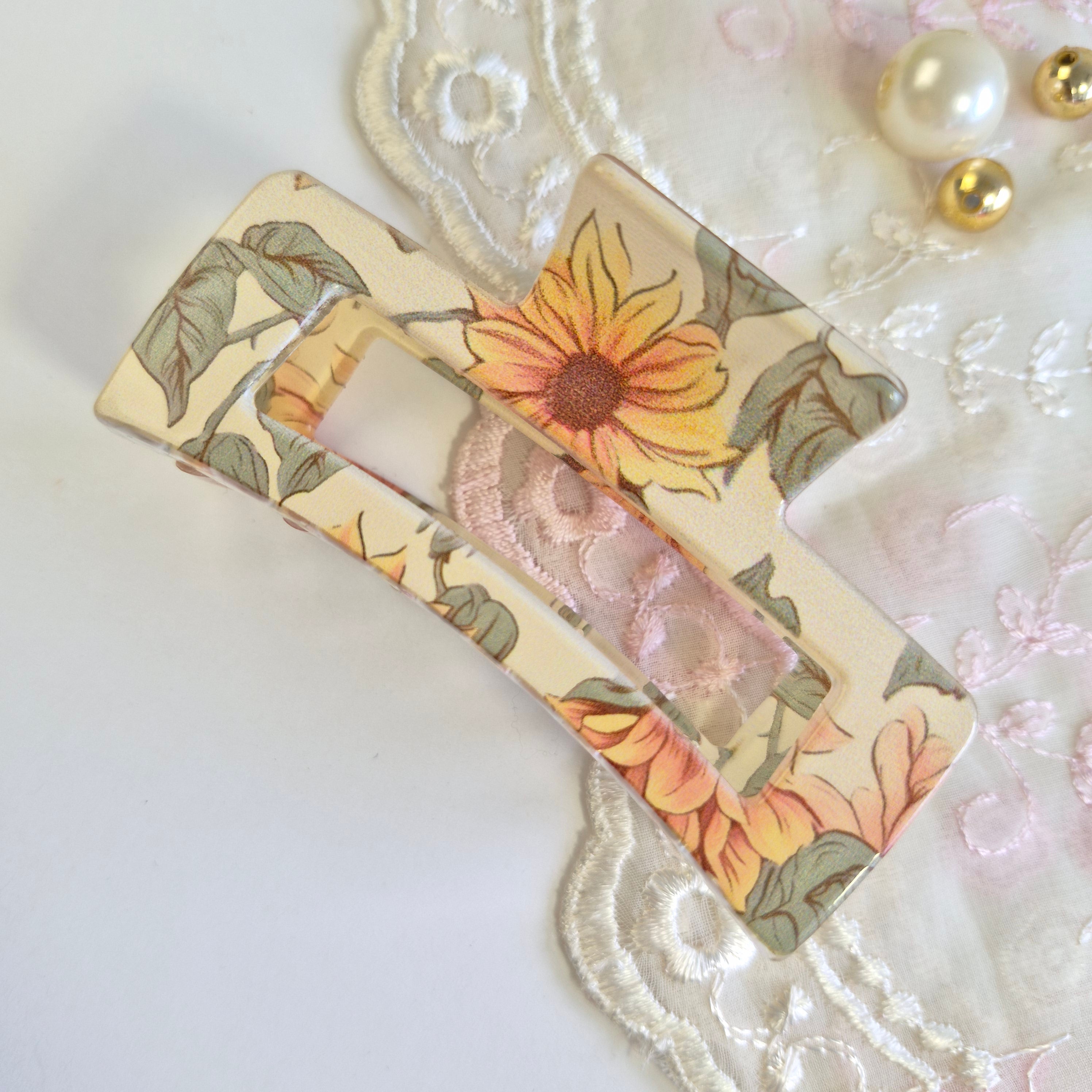 Belle’s Meadow Sweet Charm Claw Clip