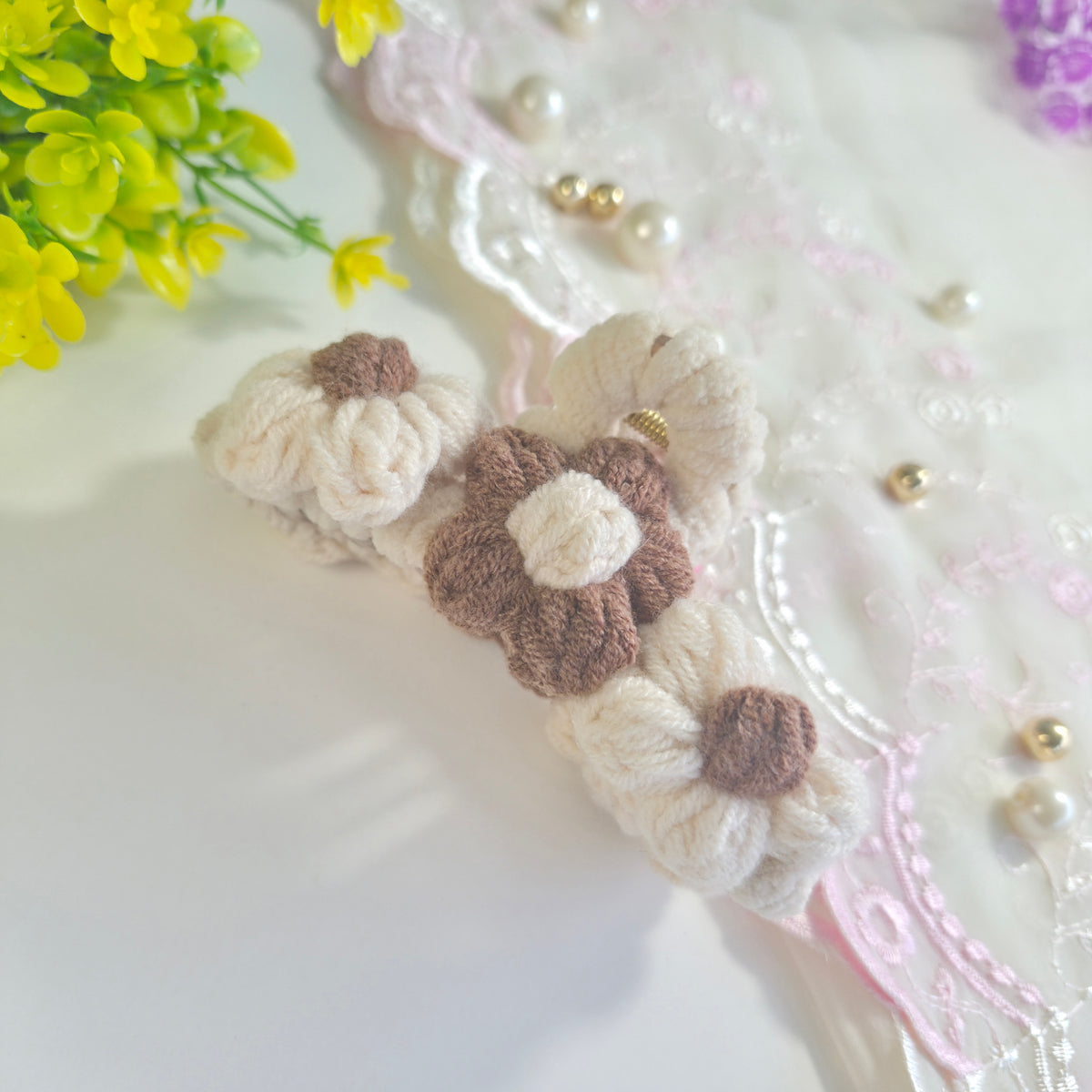 Cream Blossom Art Charm Claw Clip