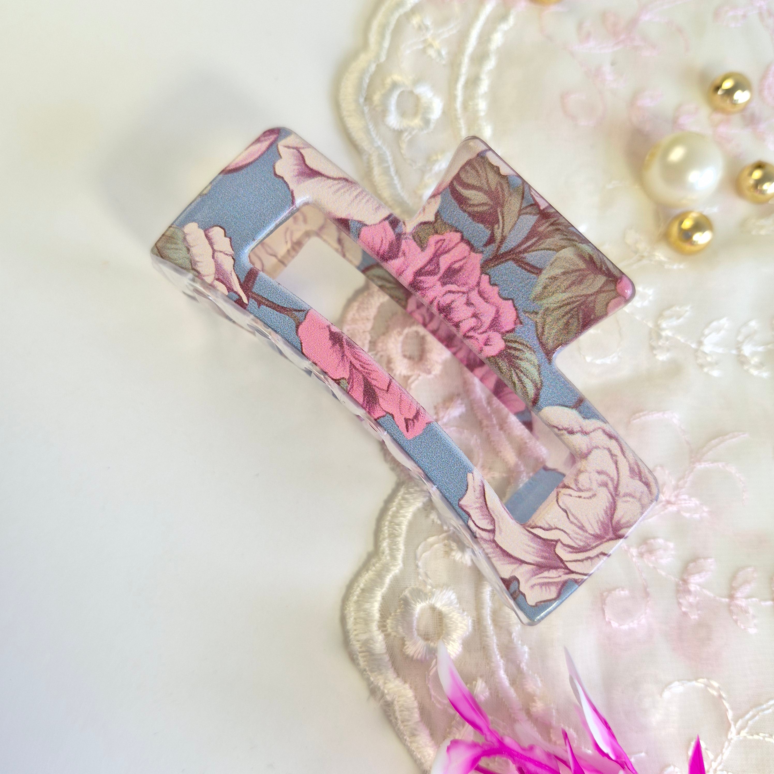 Cinderella’s Bloom Sweet Charm Claw Clip