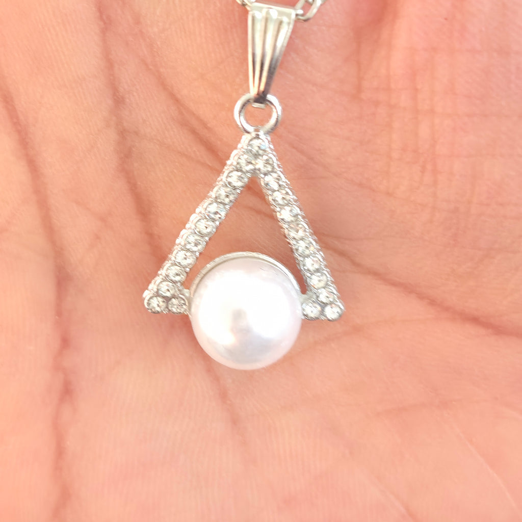 Trinity Love Pearl Necklace