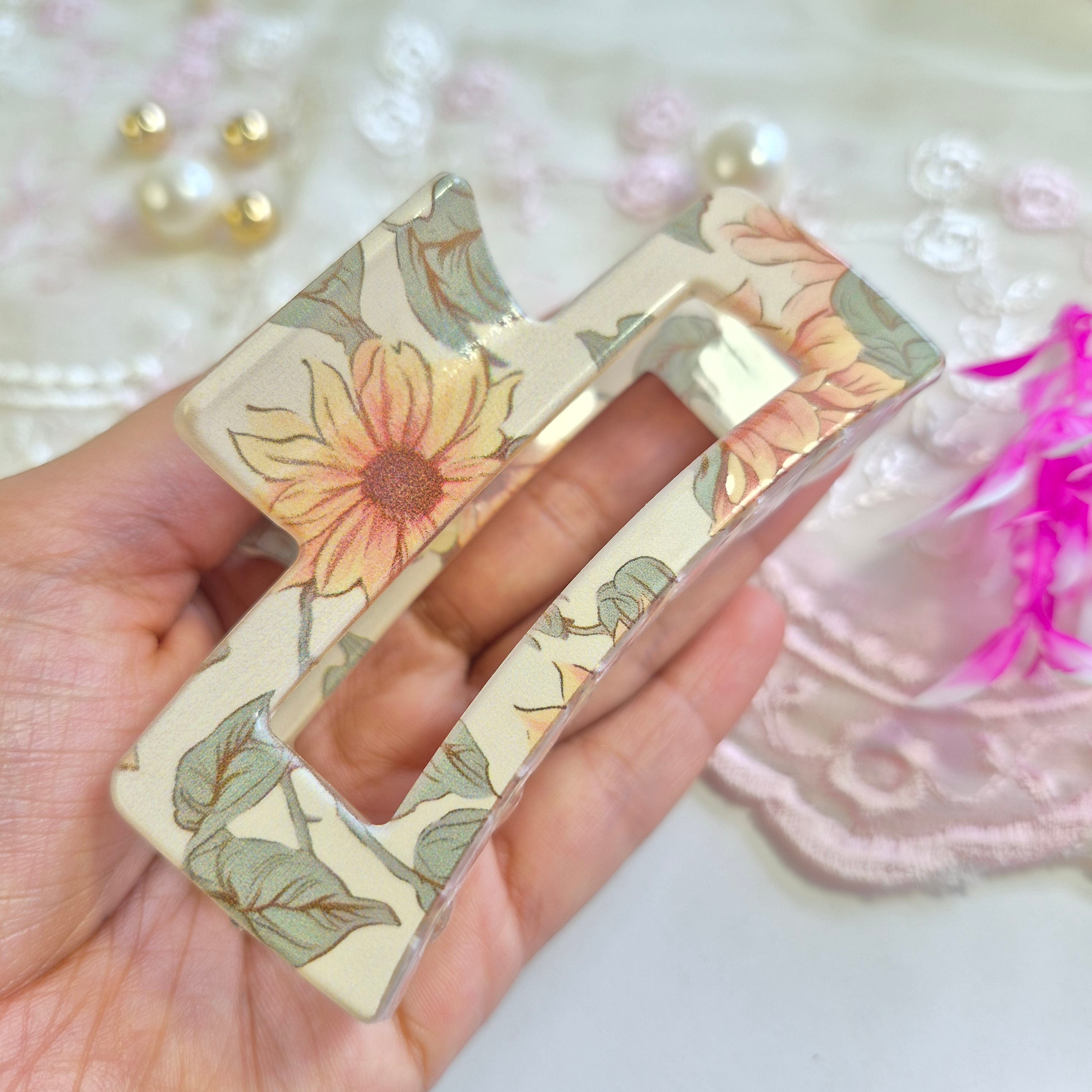 Belle’s Meadow Sweet Charm Claw Clip